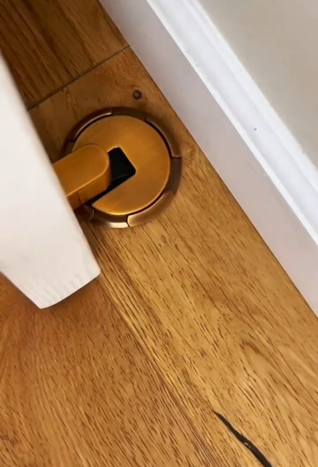 No-drill door stopper, new windproof silent floor suction, mechanical windproof minimalist glass door invisible floor suction, push-press door stop.